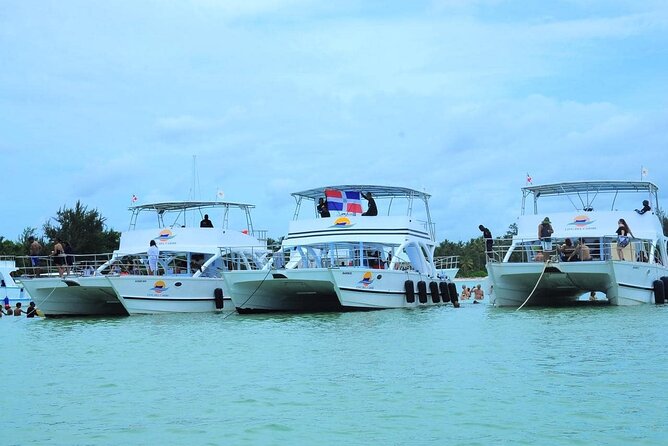 Hip Hop Beat and Live Dj Adults Only Party Boat and Free drinks - The music, dancing, and adults-only atmosphere