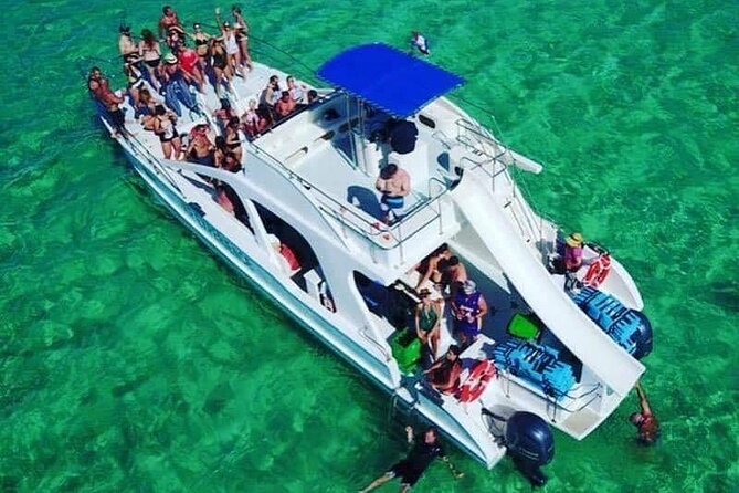 Hip Hop Beat and Live Dj Adults Only Party Boat and Free drinks - What to pack for the afternoon