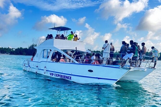 Hip Hop Beat and Live Dj Adults Only Party Boat and Free drinks - What the $69 fare really covers