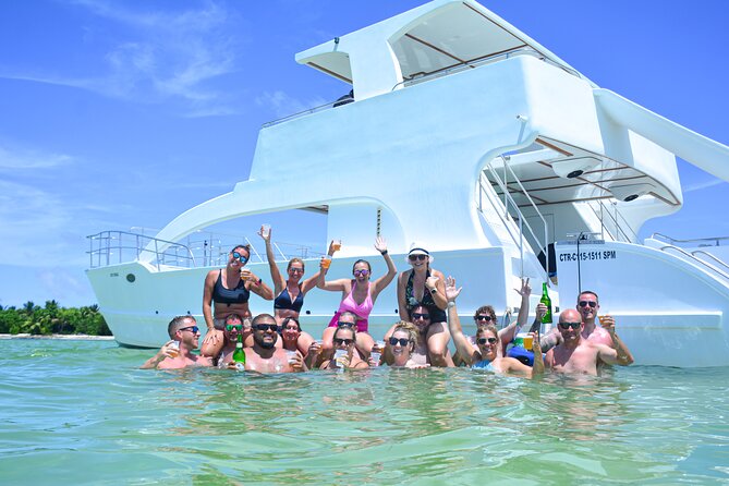 Hip Hop Party Boat & Snorkeling Punta Cana - Adults Only - The natural pool and floating bar