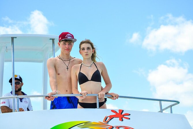 HipHop Party Boat with Unlimited drinks in Punta Cana - Second stop: dolphins at the aquarium