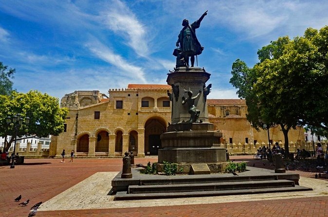 Historical Tour in the Colonial City of Santo Domingo - The National Pantheon honors Dominican figures