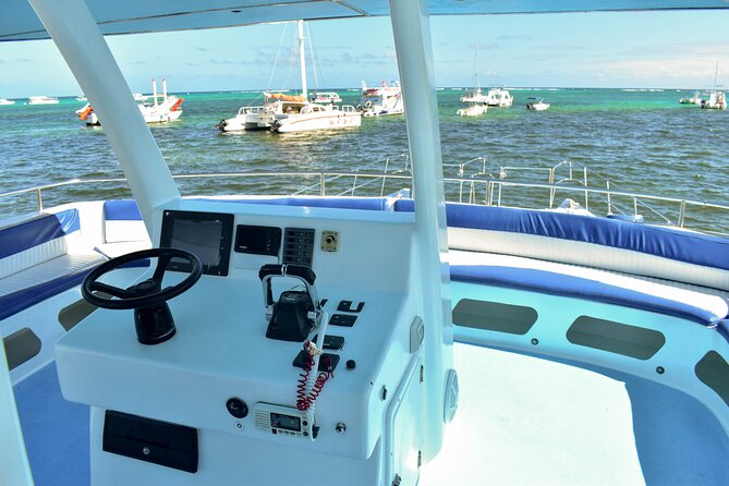 Infinity Hip Hop Boat Party in Punta Cana - The natural pool in shallow ocean water