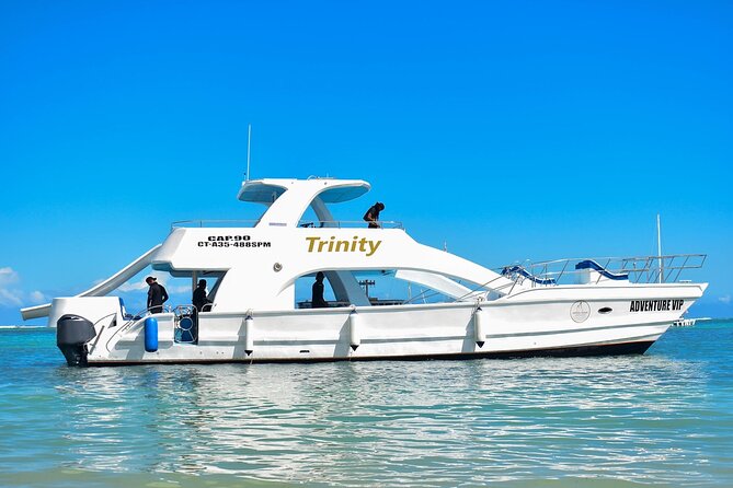 Infinity party boat in Punta Cana - The three-hour cruise along Punta Cana’s coast