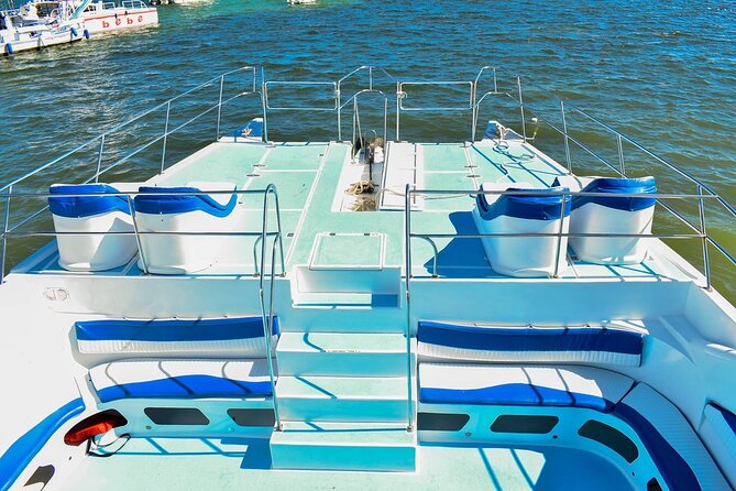 Infinity party boat in Punta Cana - Music, drinks, and the party atmosphere