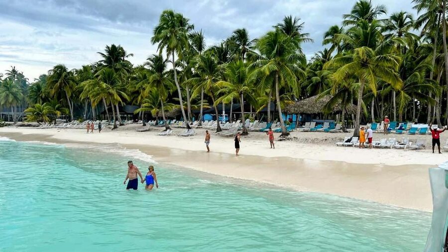 isla saona día completo - Guides, languages, and the group atmosphere