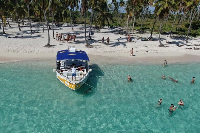 Island DE Saona: EN Small Group Tour on Trimaran Motorise - From Canto de la Playa to Palmilla
