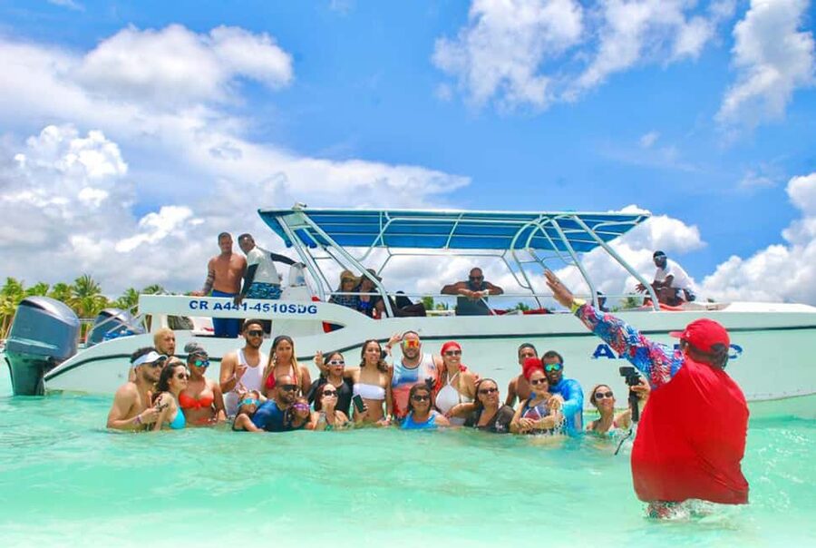 Juan Dolio: Saona Island Full-Day Tour with Lunch & Drinks - The natural pool at knee-deep water