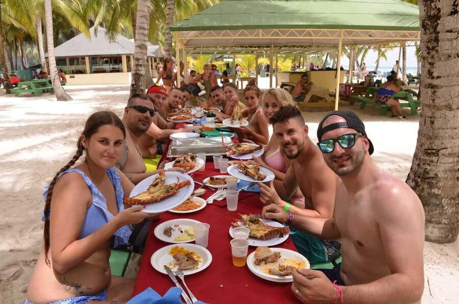 Juan Dolio: Saona Island Full-Day Tour with Lunch & Drinks - Lunch, music, and the slower ride home