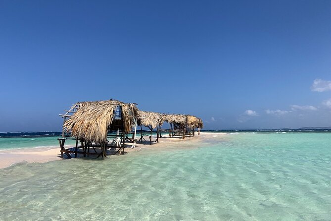 Local Excursion | Paradise Island Punto Rucia & snorkeling - Fruit, drinks, and a Dominican buffet