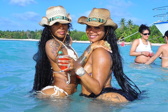 Luxury Hip Hop Boat Party–Drinks, Music, and the Best Vibes in PC - Service from Phaelo and what it tells you