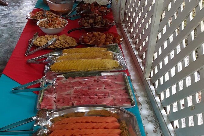 María and Miguel stop - Half day tour to El Limón waterfall with lunch included - A Dominican lunch after the falls