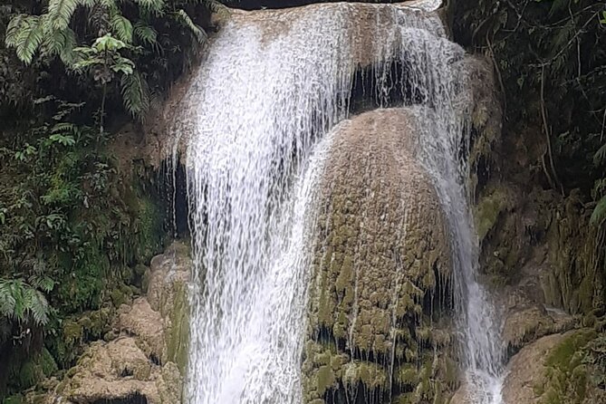 María and Miguel stop - Half day tour to El Limón waterfall with lunch included - Who will enjoy this outing most
