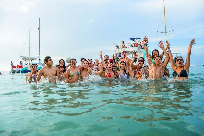 Party Boat Booze Cruise - Crucero con bebidas y Fiesta en Barco - A Punta Cana boat party with a clear purpose