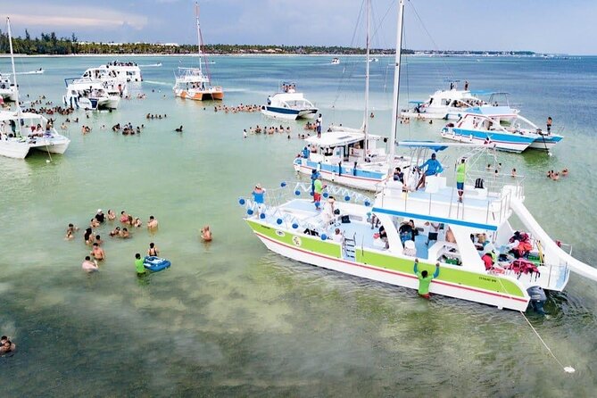 Party Boat Booze Cruise - Crucero con bebidas y Fiesta en Barco - Boarding at Playa Matilde