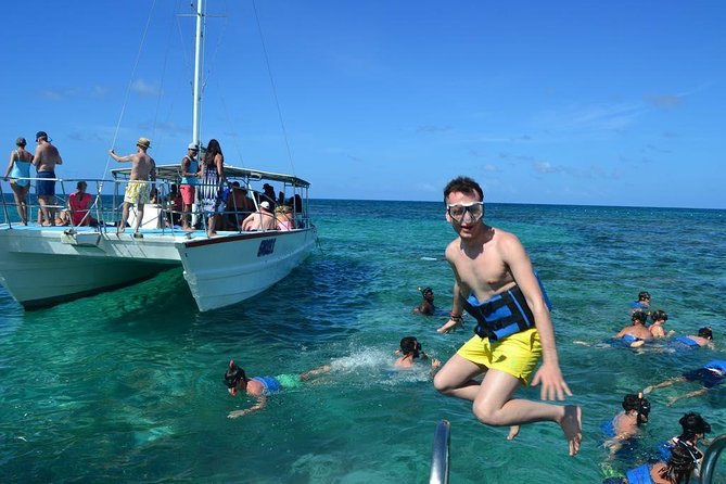 Party boat in Catamaran with Open Bar Only Adults + Snorkeling - What the 1:30 pm departure looks like
