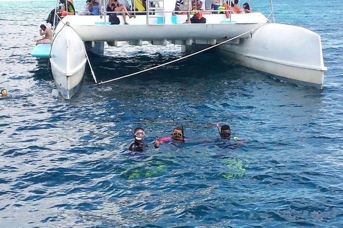 Party boat in Catamaran with Open Bar Only Adults + Snorkeling - Snorkeling over the reef