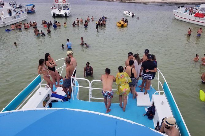 Party Boat in Punta Cana - Booze Cruse - The natural pool, 200 to 300 meters offshore