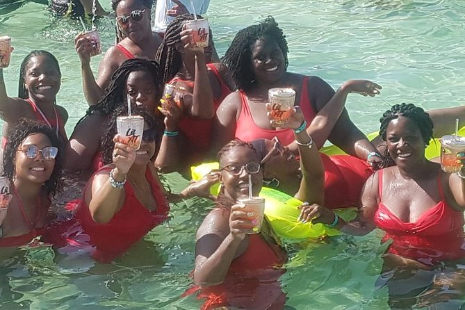 Party Boat in Punta Cana - Booze Cruse - The crew and the quality of the service