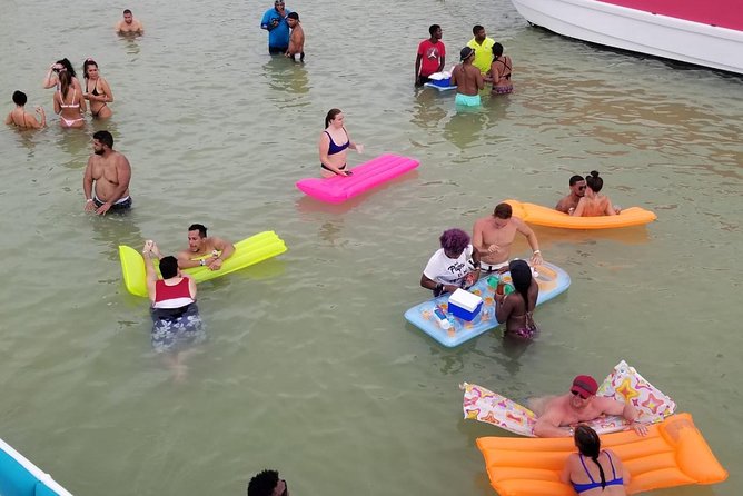 PARTY BOAT Punta Cana - Group size, comfort, and the social factor
