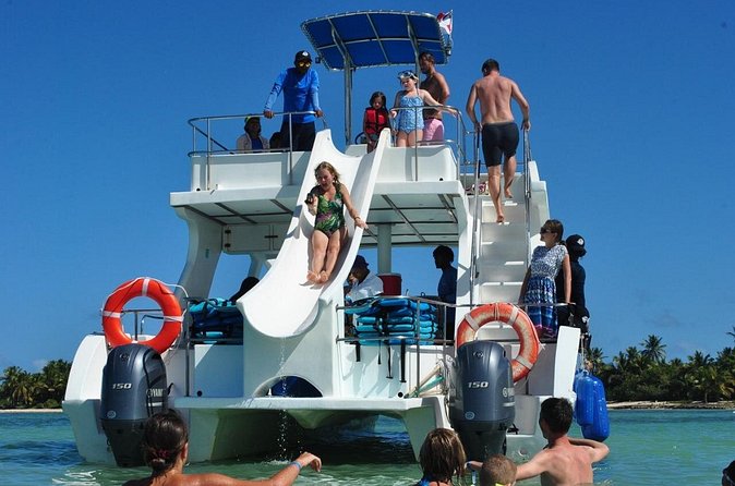 Party boat, Snorkeling, Sand-bar open bar in Bávaro Beach - Fruit, snacks, and the open bar