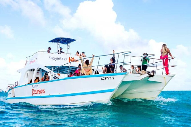 Party boat, Snorkeling, Sand-bar open bar in Bávaro Beach - How the $54 price compares with the experience