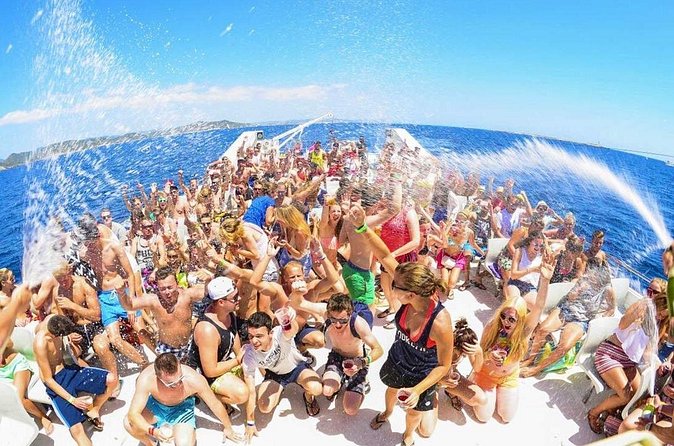 Party Boat Tour in Punta Cana - How crowded will the boat feel?