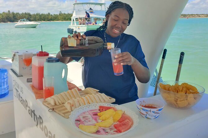 Premium Party Boat in Bávaro - Punta Cana - The natural pool and its extra half hour