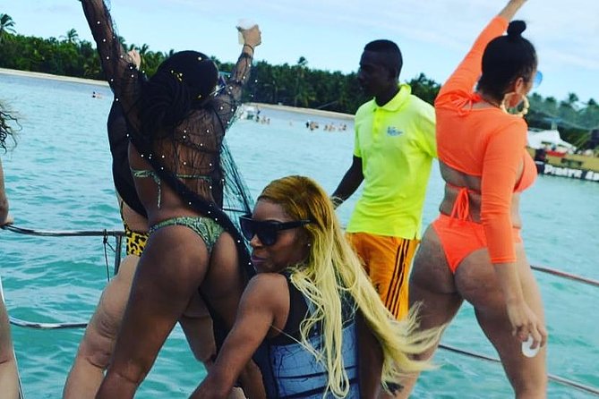Private Adult Only Hip Hop Party Boat with Live DJ - Service that works well for celebrations