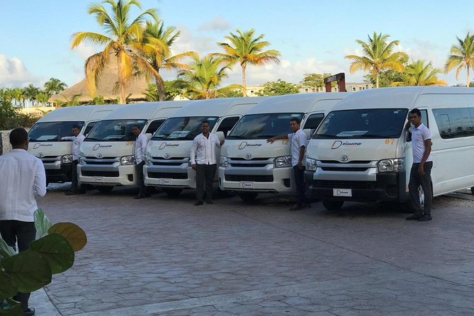 Private Airport Punta Cana transfer to Majestic Elegance Punta Cana - Finding your driver after immigration