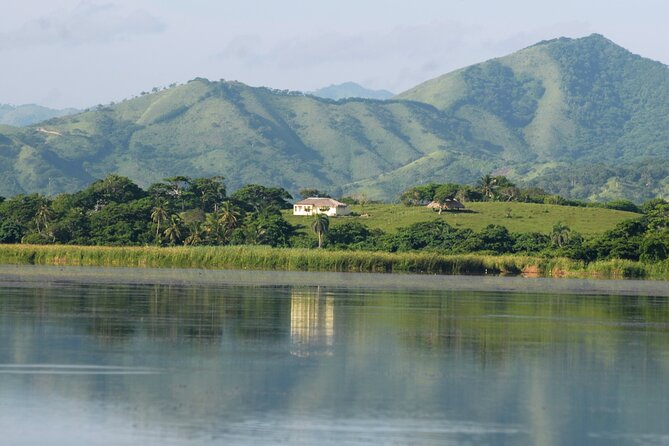 Private Boat Nature Tour of Limón Beach and Lagoon - Is $290 per person a fair price?