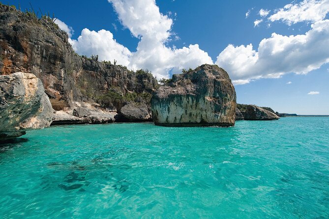 Private Catamaran Cruise to Bahia de las Aguilas - Bahía de las Aguilas and the floating bar