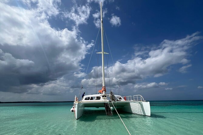 Private Catamaran Cruise to Bahia de las Aguilas - Starting out with transfer, music, and an open bar