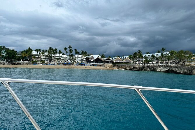 Private Cruise on a Hatteras 52 - A private yacht day from Puerto Plata