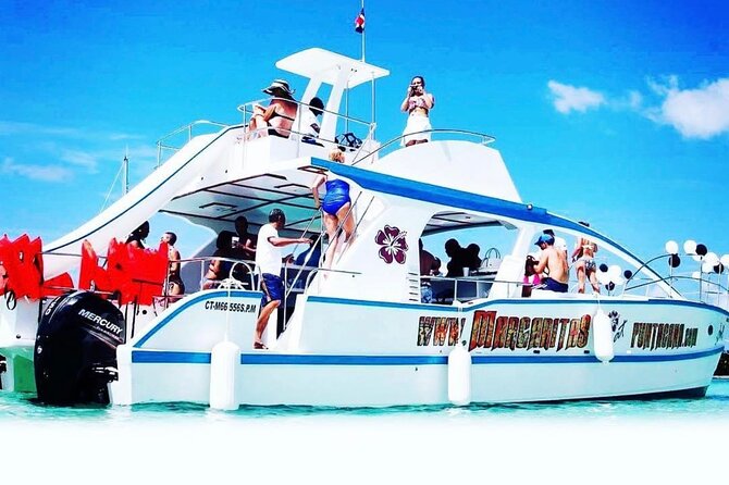 Private Cruise Party with Drinks and Snorkeling in Punta Cana - When the bar opens and the music takes over