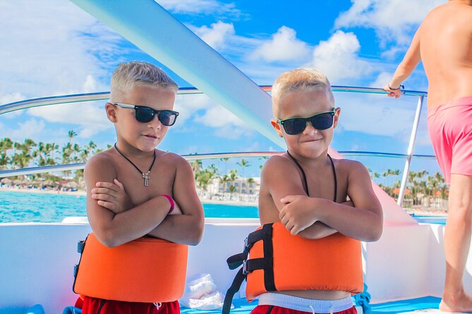 Private Luxury Party Boat with Slide - How the crew and timing shape the day