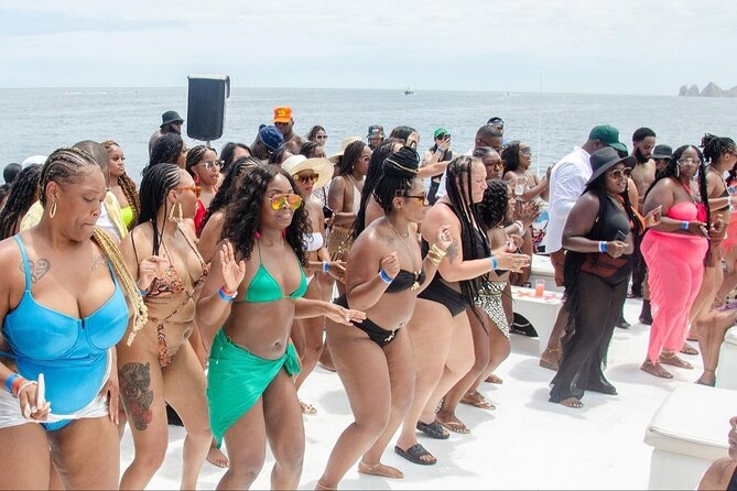 Private Party Boat at Coast of Punta Cana and Bávaro - What the crew adds to the day
