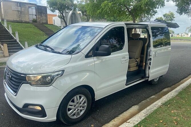 Private Punta Cana Airport (PUJ) Transfers to Bayahibe Hotels - A private vehicle changes the first hour of your holiday