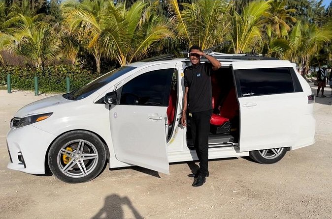Private Round Trip Punta Cana Airport Hotel/Villa Transfer - A Good Fit for Families and Small Groups
