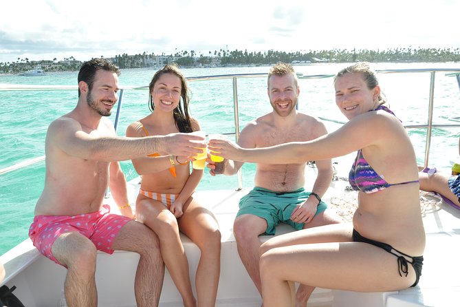 Private Small Group, Snorkeling Cruise, Natural Pool & Exclusive Virgin Beach - The natural pool, floating bar, and fresh fruit