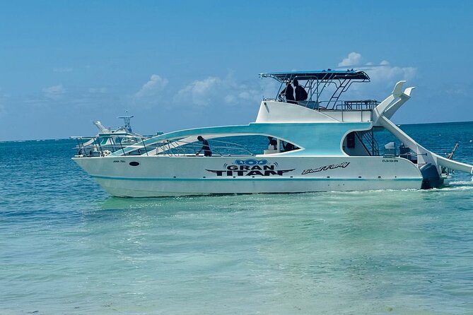 Private Tour in Boco Grande Punta Cana - Food, drinks, and the party atmosphere