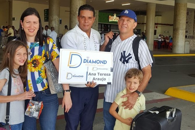 Private Transfer 1 way Punta Cana Airport and Bayahibe, La Romana - Finding the representative at the airport exit