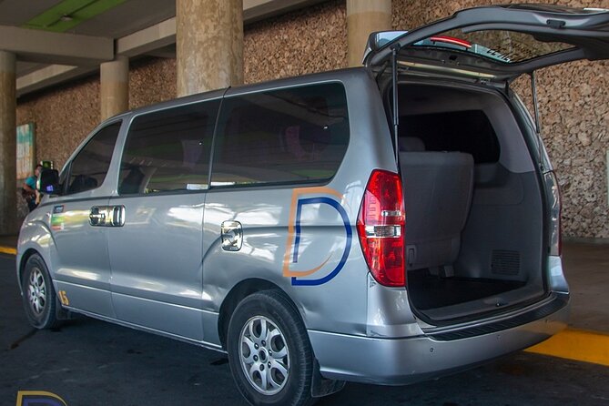 Private transfer between Punta Cana airport and Riu hotel - Who should book this transfer?