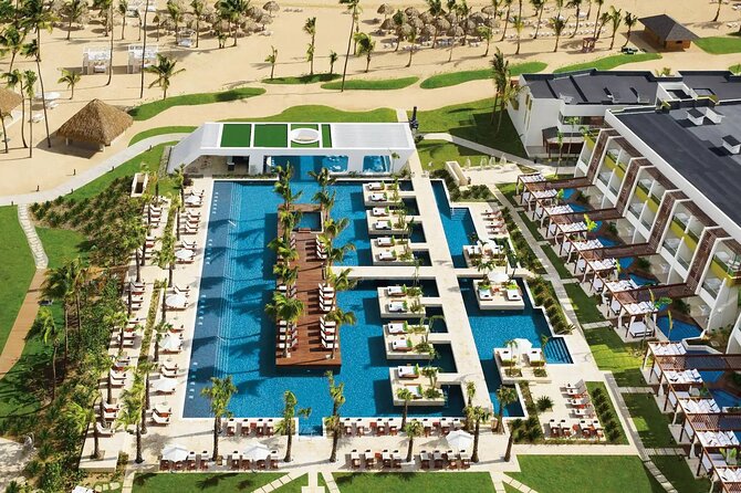 Private Transfer from Punta Cana Airport to Dreams Onyx - A straight 30-minute ride to Dreams Onyx