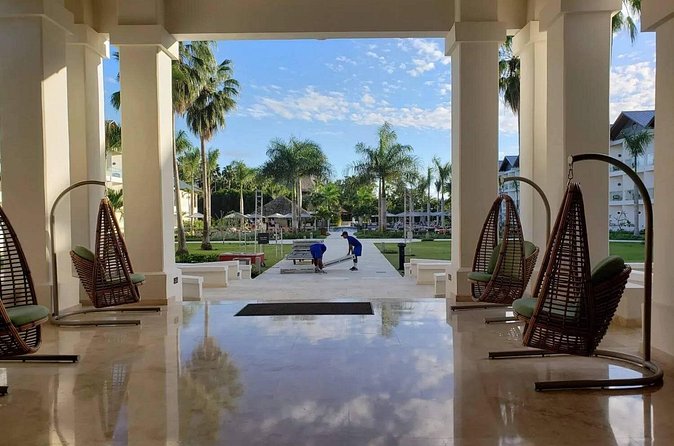 Private Transfer Punta Cana Airport to/from Dreams La Romana - The return trip from the resort lobby
