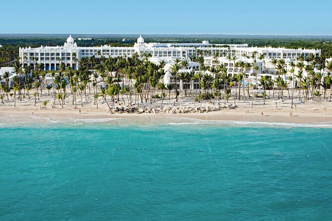 Private Transfer Punta Cana Airport to/from Riu Palace Bavaro - Meeting your driver at Punta Cana Airport