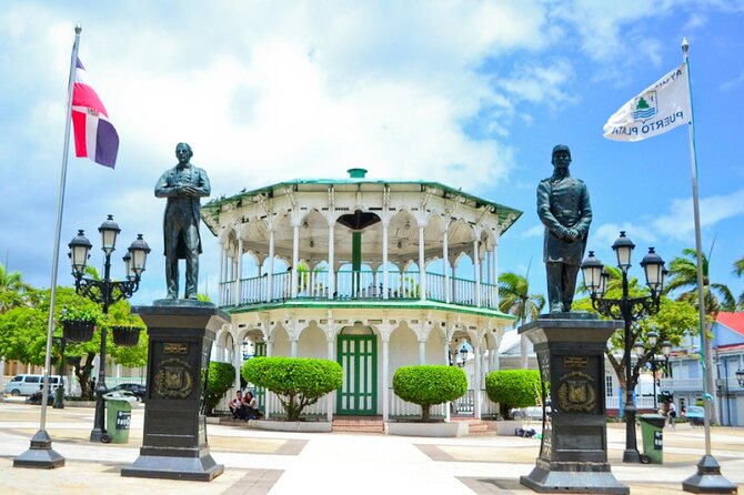 Puerto Plata City Tour - The Atlantic seawall and Neptune Rock