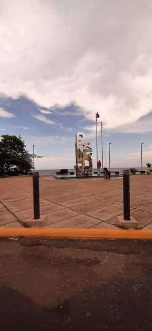 Puerto Plata: City tour through the historic old town - The bright center: Umbrella Street and Paseo Doña Blanca