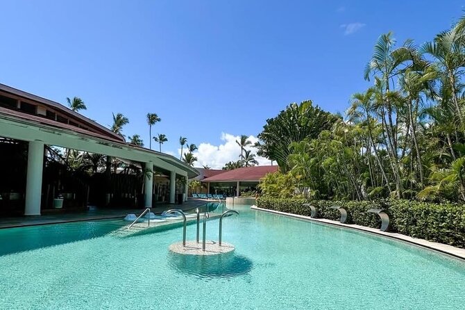 (PUJ) Punta Cana Airport Private Transfers to Hotels - Meeting your driver outside Customs at PUJ