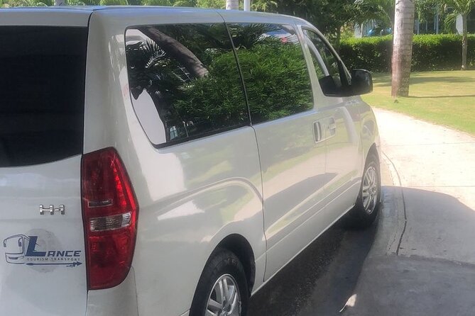 Punta Cana Airport Transfer ⟺ La Romana, Dominicus, Bayahibe - Inside the vehicle: clean, cool, and connected